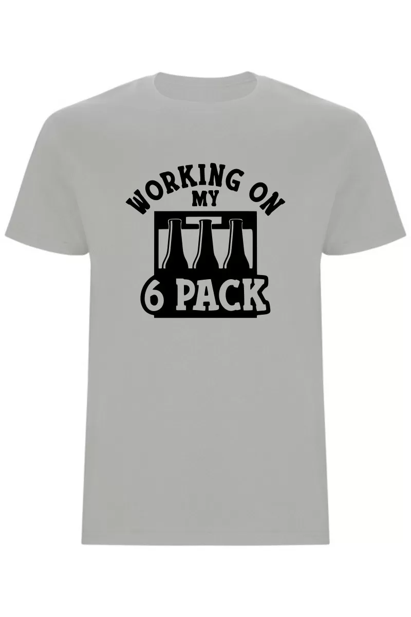 Vtipné pánské tričko – Working on my six pack s pivním balením místo svalů Vtipné pánské tričko – Working on my six pack s pivním balením místo svalů